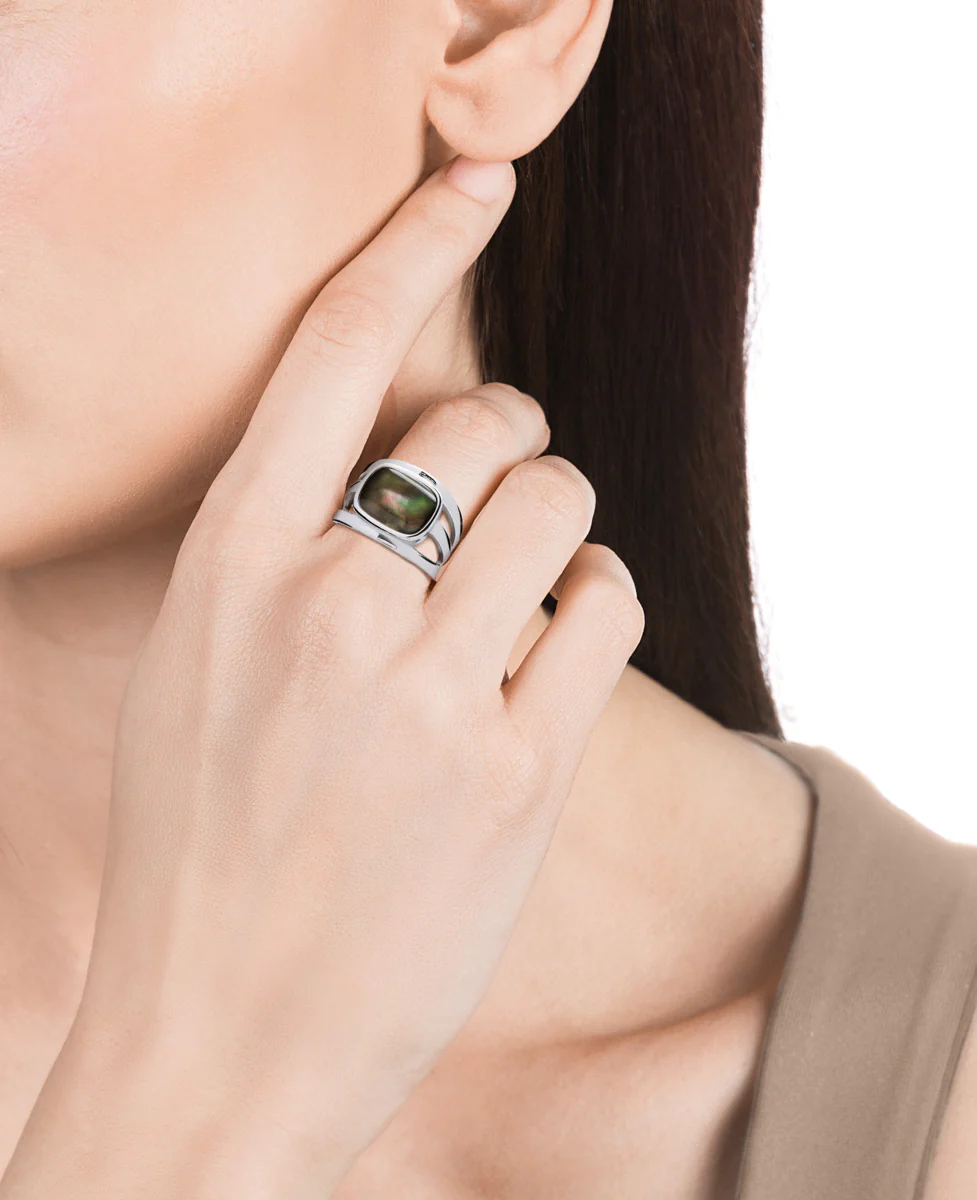 Anillo Chic de acero con piedra cuadrada verde en el centro - Image 2