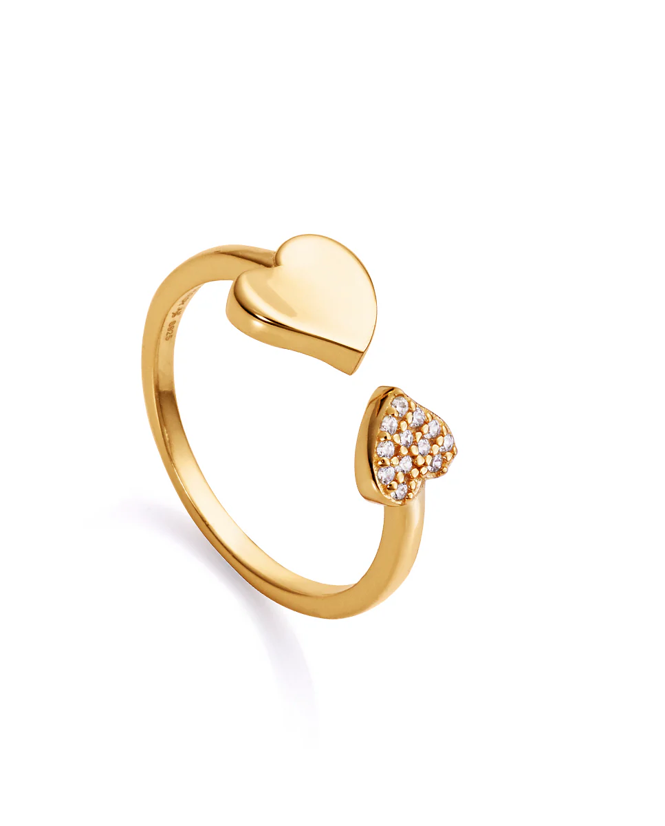 Anillo Love de plata bañado en oro con circonitas blancas en forma de corazón