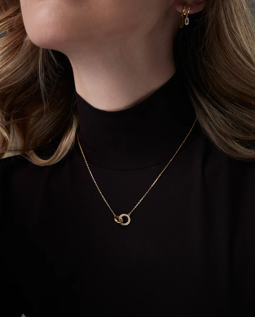 Collar de plata de primera ley con baño de oro con circonitas blancas y dos aros enlazados - Image 2