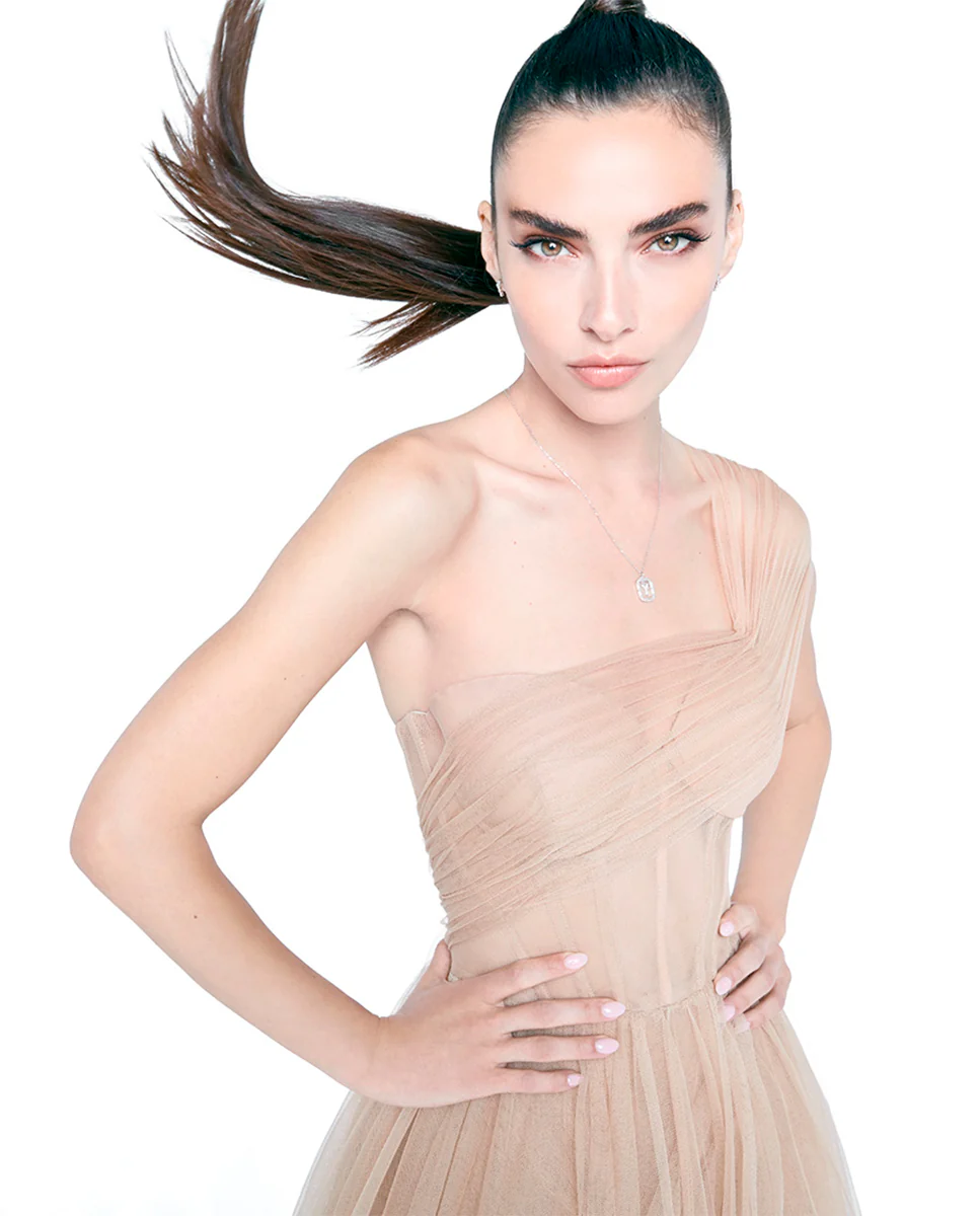 Collar Elegant de plata de ley con letra V con baño de rodio y circonitas blancas - Image 3