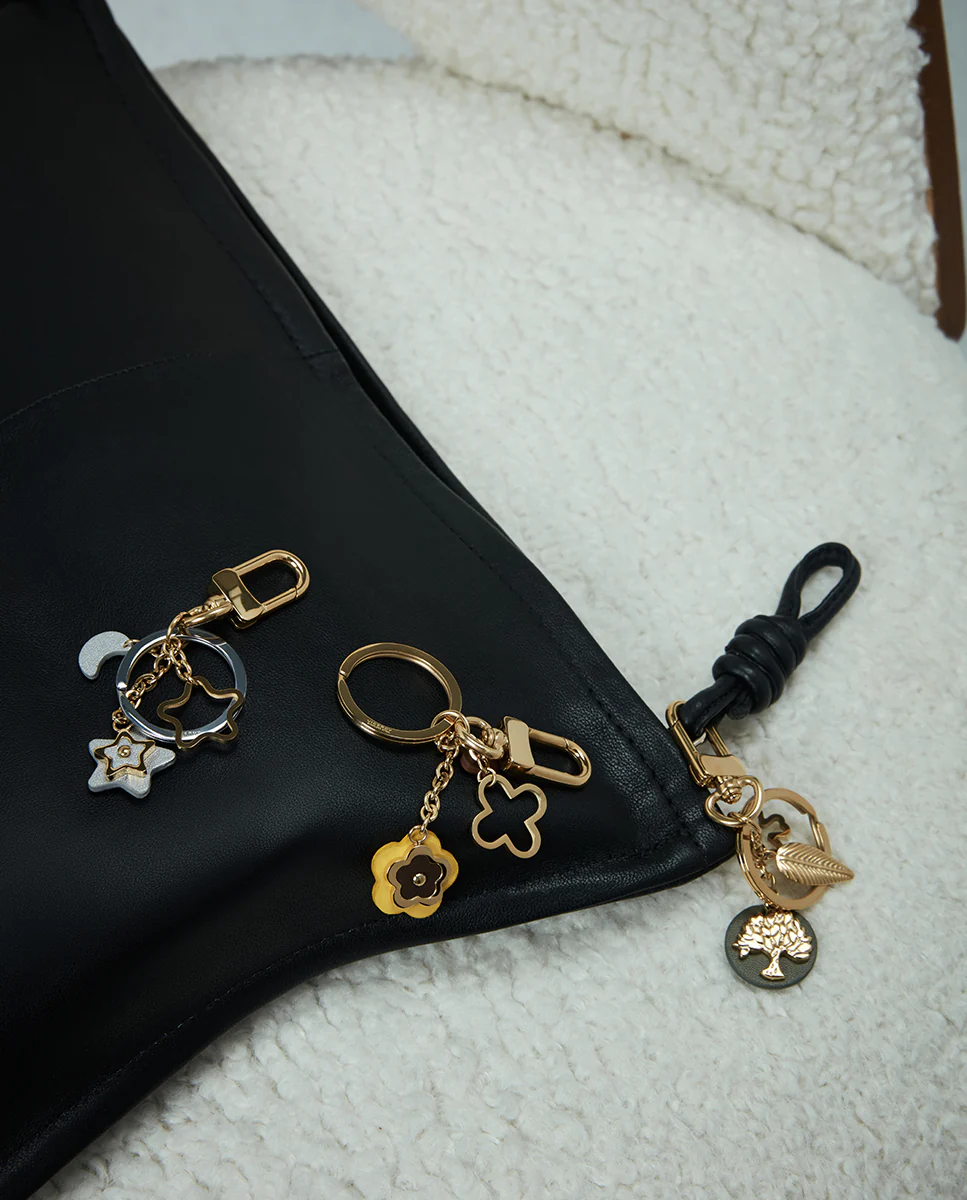 Llavero de mujer de acero Ip dorado y piel con cadenas y colgantes con forma de árbol de la vida y hojas - Image 3