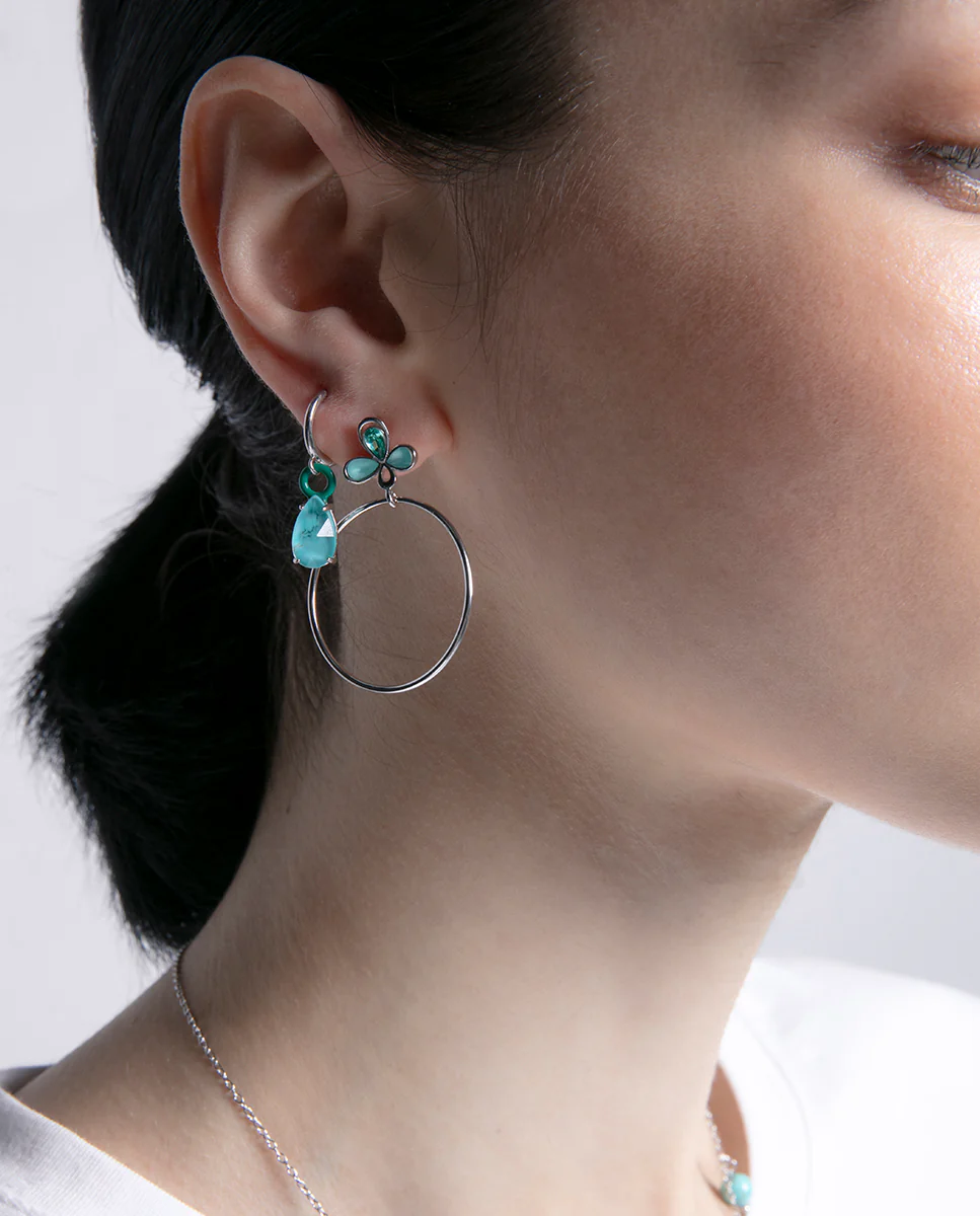 Pendientes de aro de plata de ley con baño de rodio y piedras doblete turquesa y cristal - Image 2