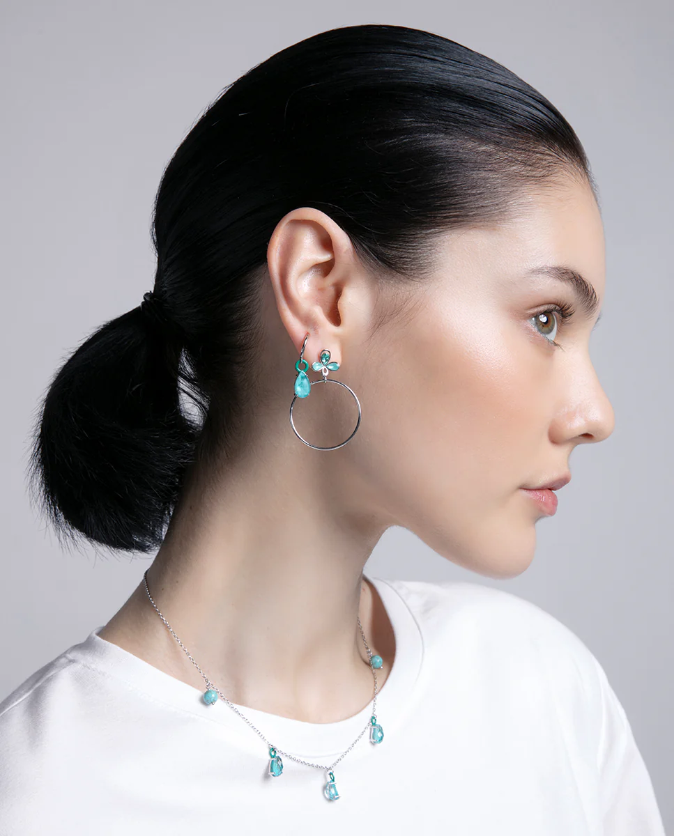 Pendientes de aro de plata de ley con baño de rodio y piedras doblete turquesa y cristal - Image 3