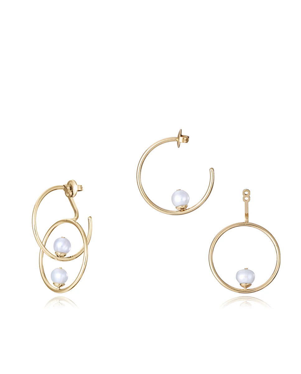 Pendientes de mujer en acero dorado con dos aros perpendiculares con perlas cultivadas