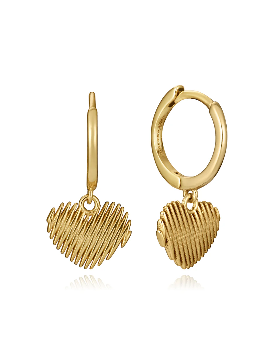 Pendientes de plata de ley con baño de oro y colgante en forma de corazón