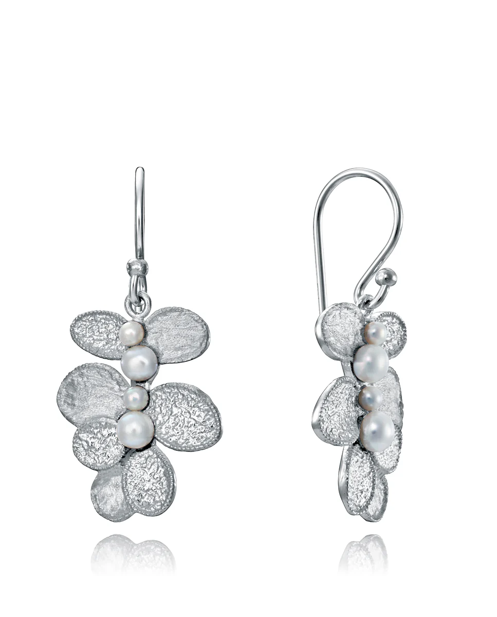 Pendientes Elegant de plata de ley rodiada en forma de hojas con perlas