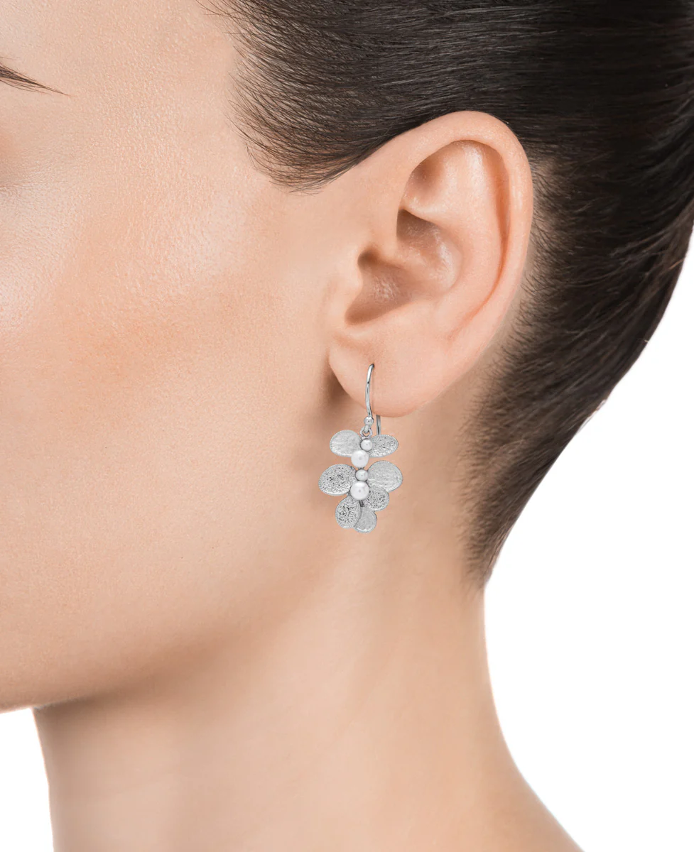 Pendientes Elegant de plata de ley rodiada en forma de hojas con perlas - Image 2