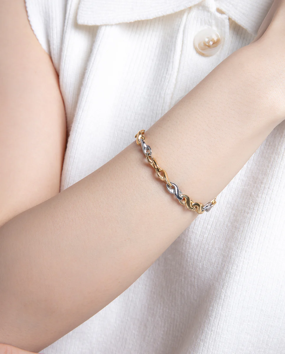 Pulsera de acero de eslabones bitono dorado y acero para mujer - Image 3