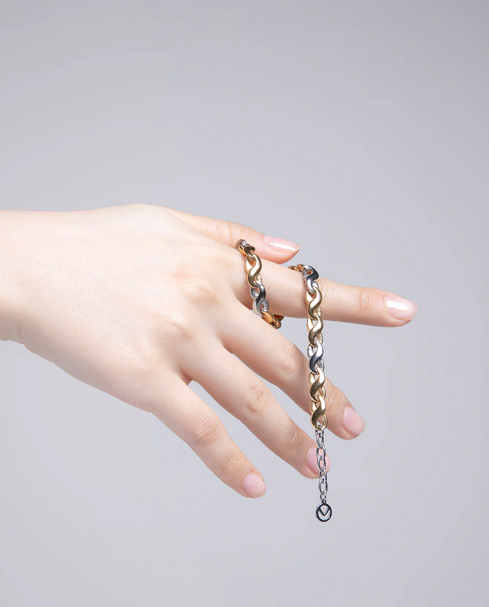 Pulsera de acero de eslabones bitono dorado y acero para mujer - Image 4