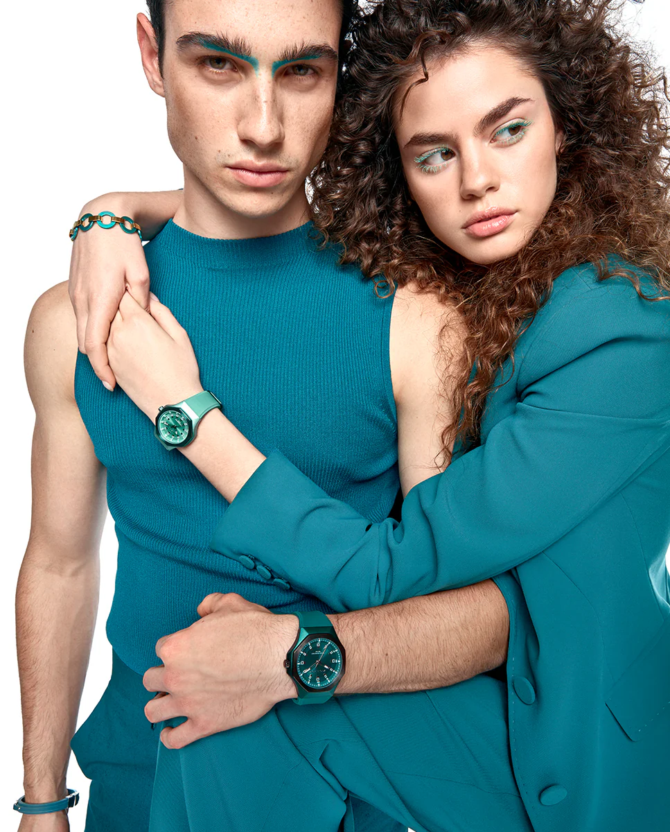 Pulsera de acero Ip dorada con aros de aluminio verde, de mujer - Image 4