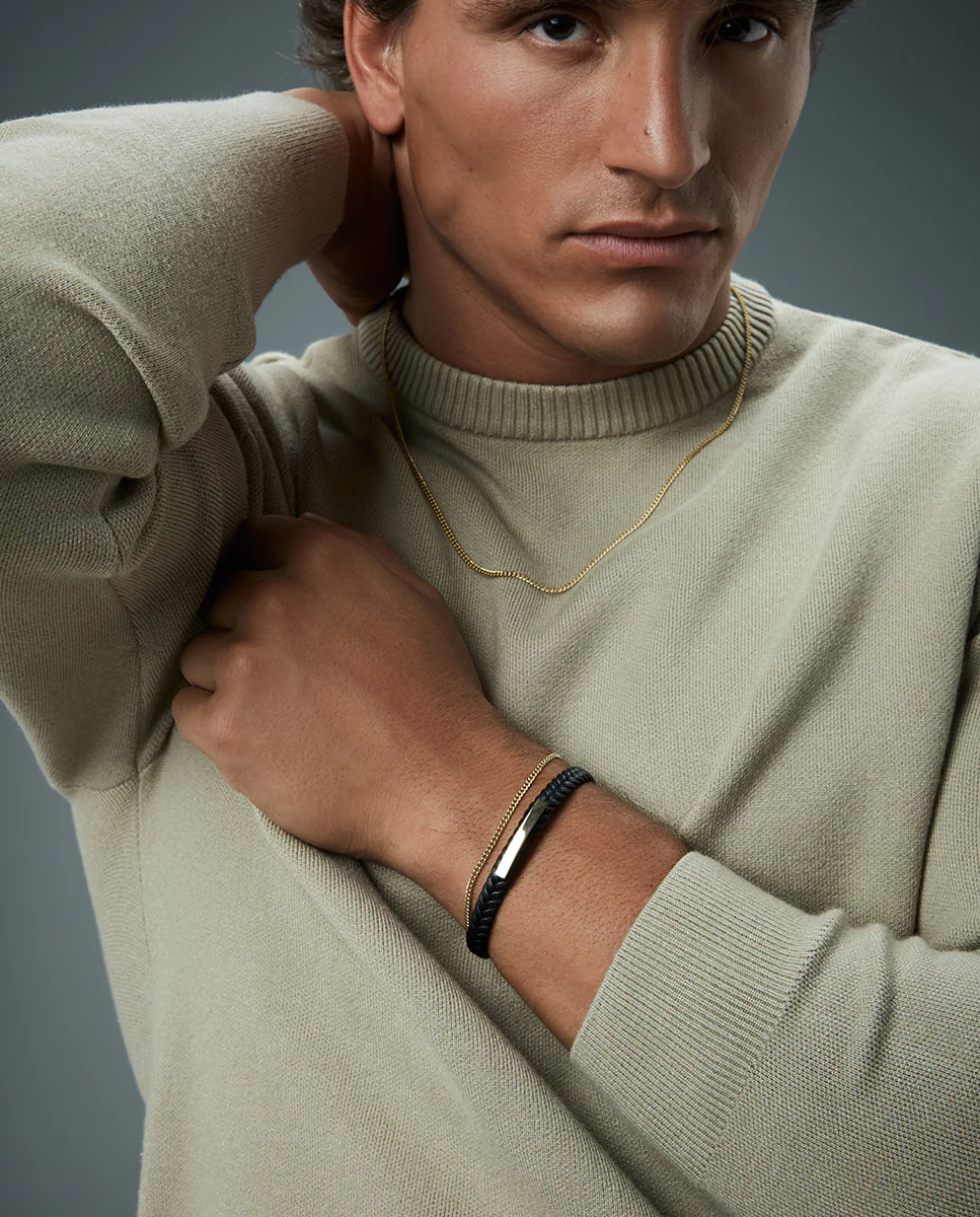 Pulsera de hombre de acero Ip dorado con placa y piel trenzada negra - Image 3