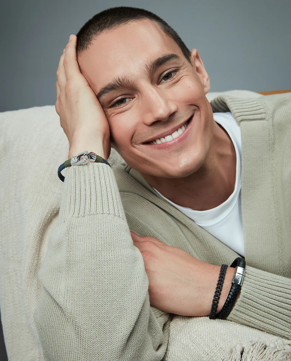 Pulsera de hombre de acero y piel trenzada azul con detalle piel verde - Image 2