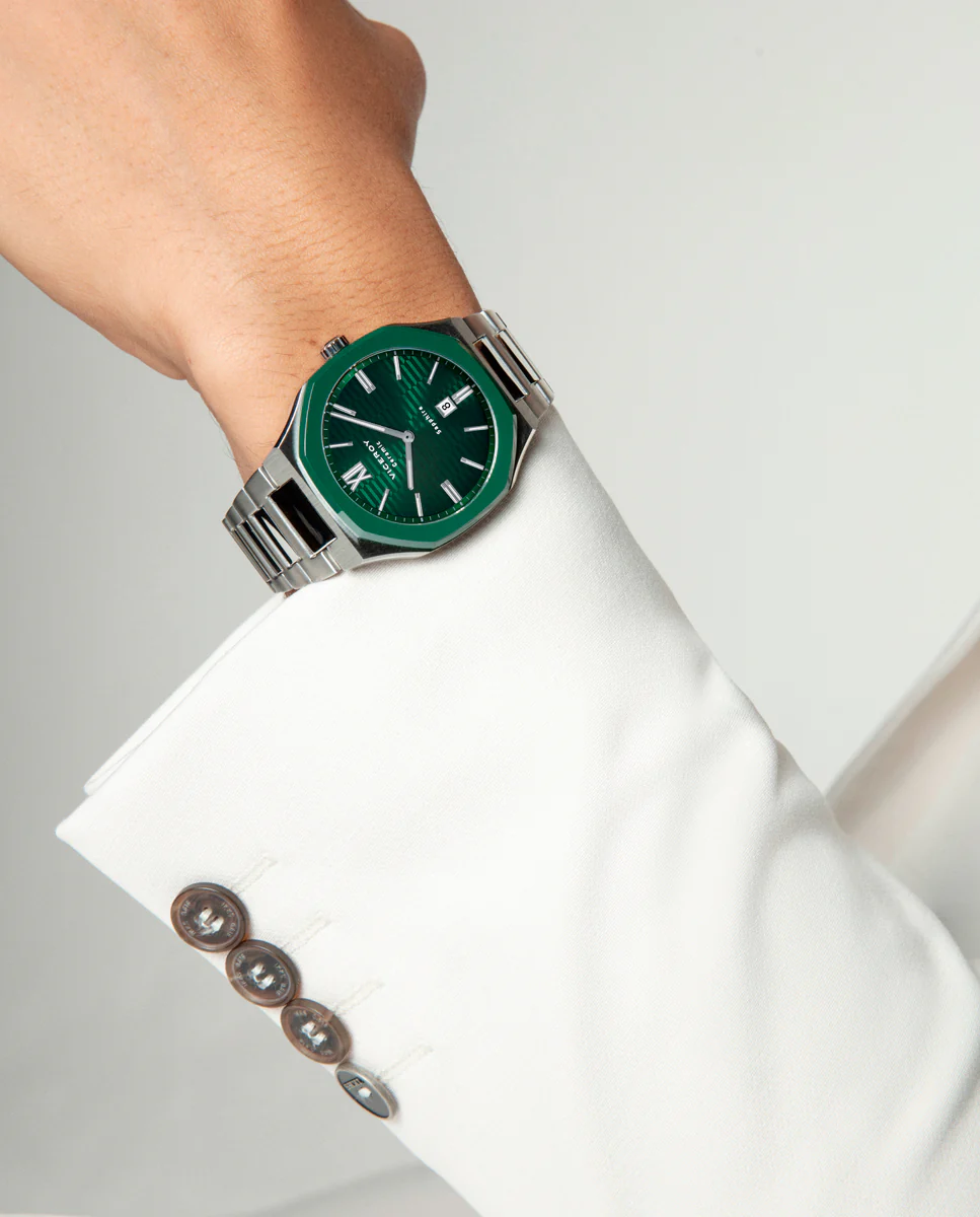 Reloj colección Laura Escanes caja de acero con bisel de cerámica Ip verde con cristal zafiro 10 atm y brazalete de acero con movimiento cuarzo - Image 3