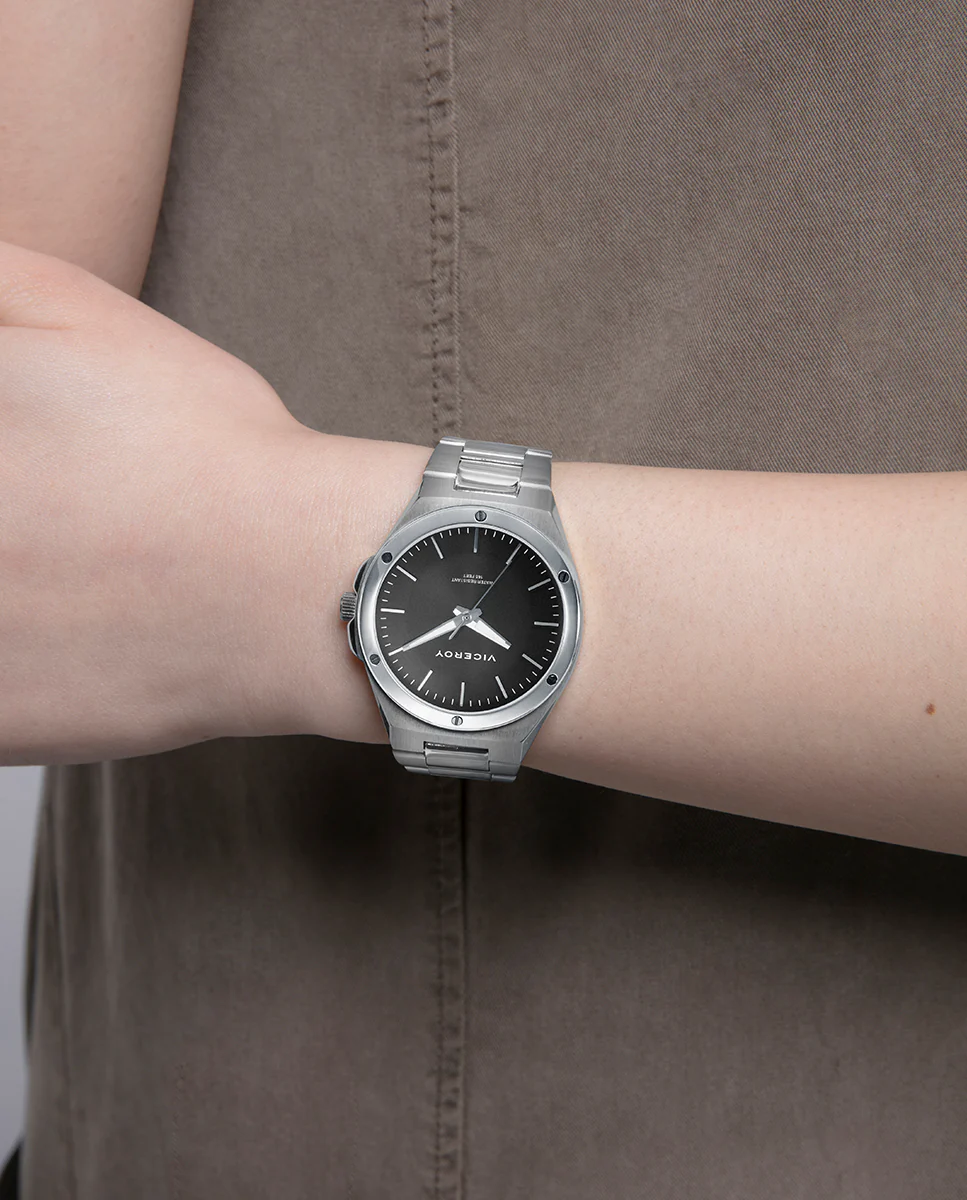 Reloj de acero con esfera negra de índices plateados - Image 3